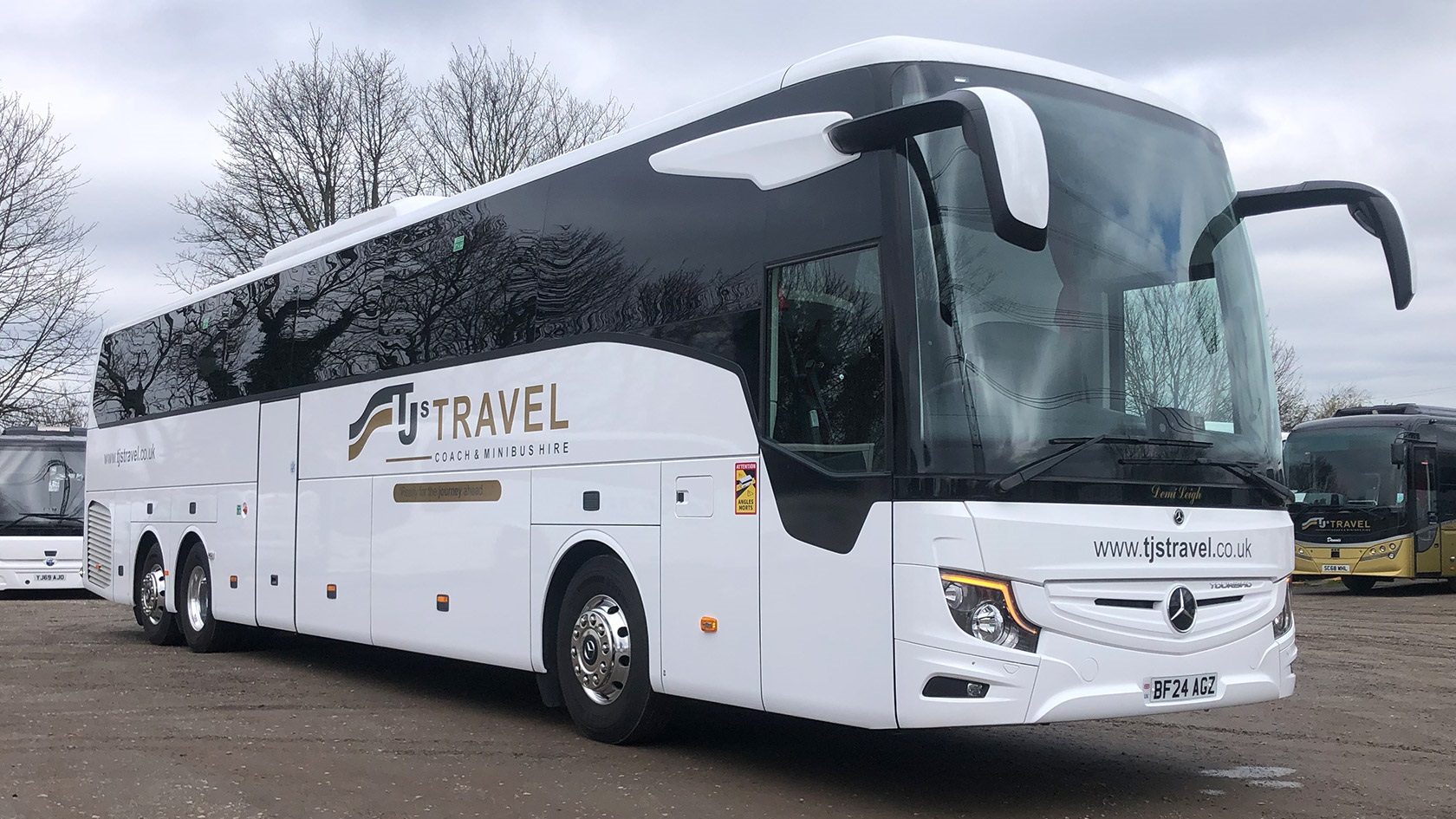 TJs Travel welcomes a Mercedes-Benz Tourismo L tri-axle – routeone