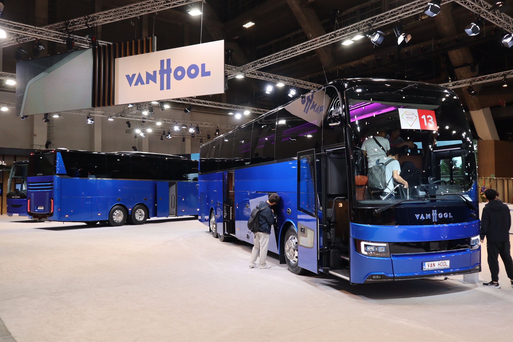 VDL completes deal for parts of Van Hool coach and bus business - routeone